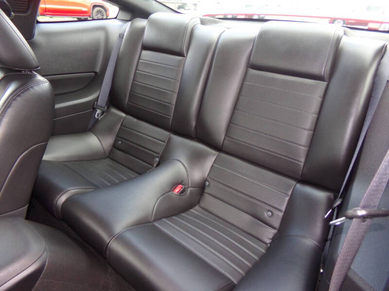 2005 Ford Mustang GT Deluxe