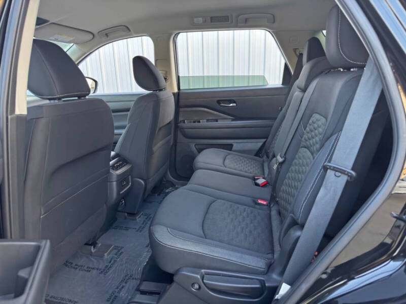 2022 Nissan Pathfinder SV