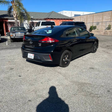 2017 Hyundai Ioniq Hybrid Blue