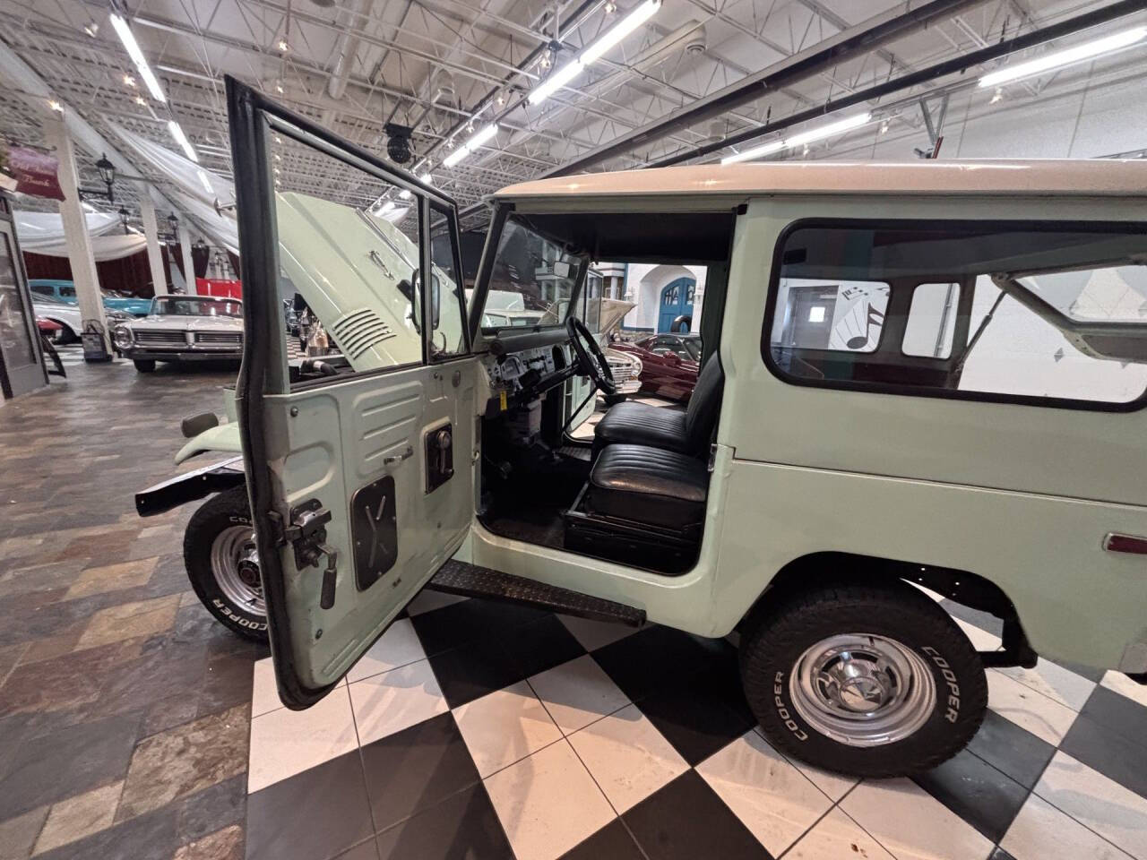 1970 Toyota Land Cruiser 21