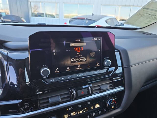 2025 Nissan Pathfinder SV