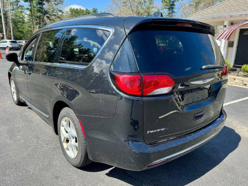 2017 Chrysler Pacifica Touring-L
