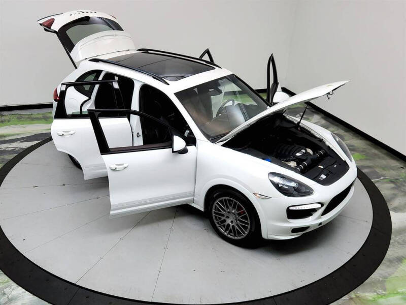 2013 Porsche Cayenne GTS