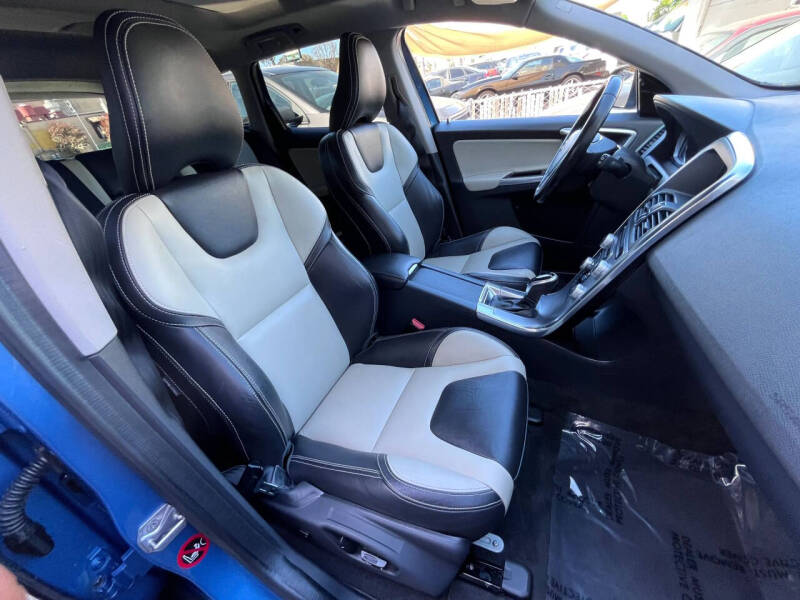 2017 Volvo XC60 T5 Dynamic