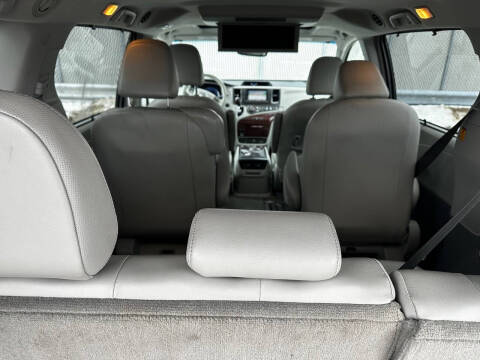 2012 Toyota Sienna XLE 8-Passenger