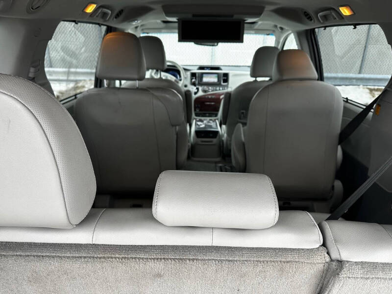 2012 Toyota Sienna XLE 8-Passenger