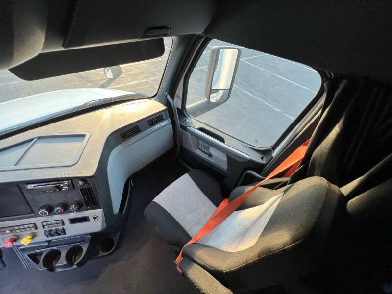 2020 Freightliner Cascadia
