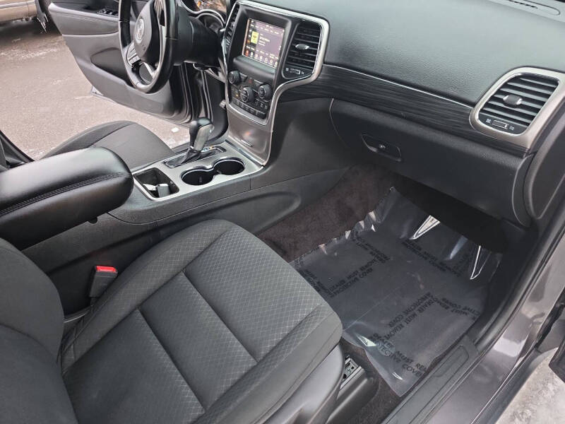 2019 Jeep Grand Cherokee Laredo