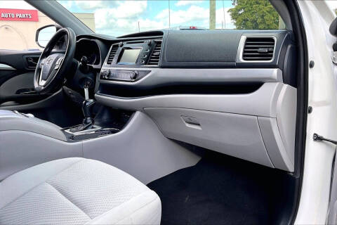 2019 Toyota Highlander LE
