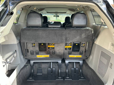 2011 Toyota Sienna SE 8-Passenger