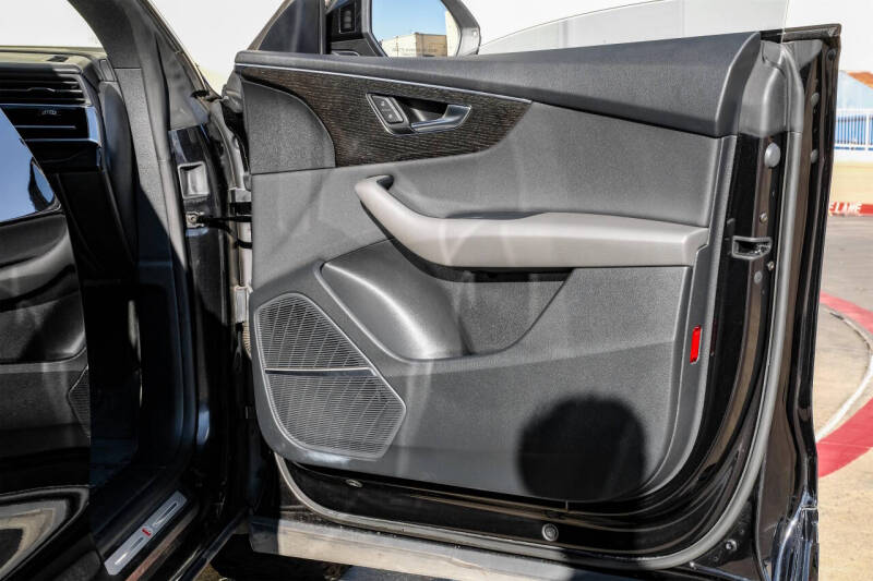 2019 Audi Q8 quattro Prestige 55 TFSI