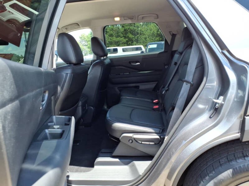 2022 Nissan Pathfinder SV