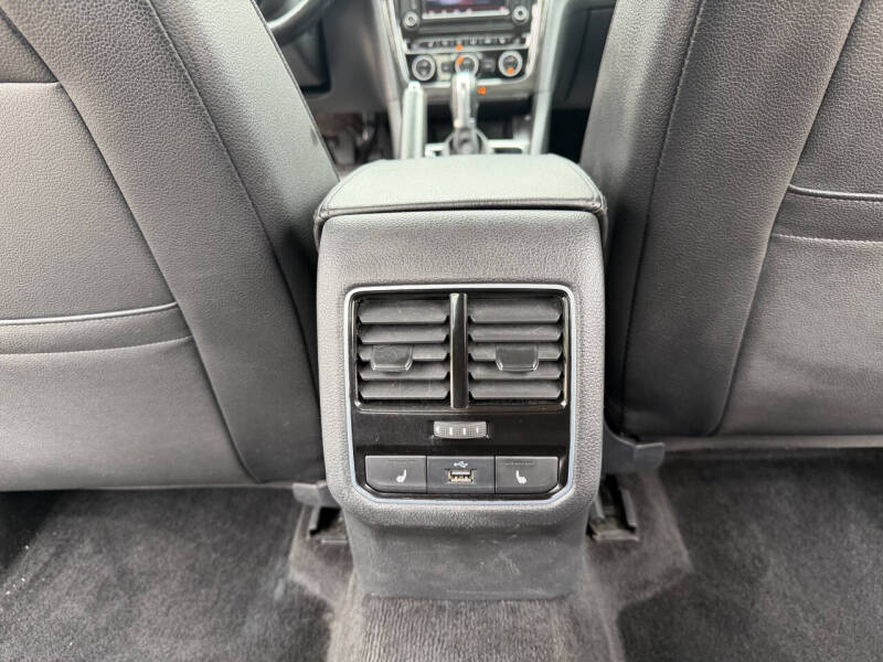 2016 Volkswagen Passat 1.8T SE