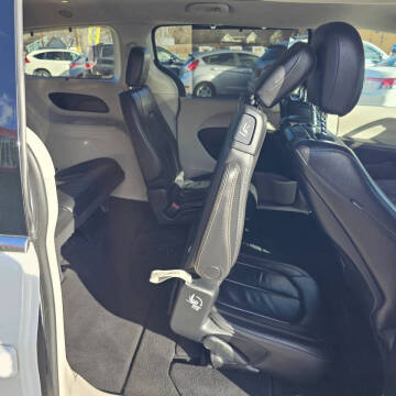 2017 Chrysler Pacifica Touring-L Plus