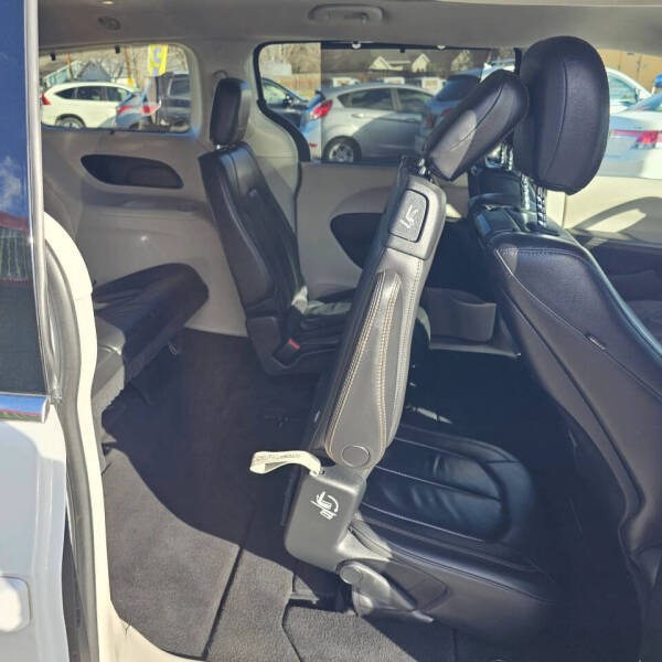 2017 Chrysler Pacifica Touring-L Plus