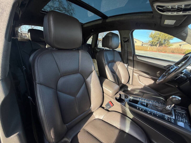 2015 Porsche Macan Turbo