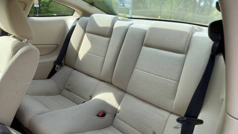 2005 Ford Mustang V6 Deluxe