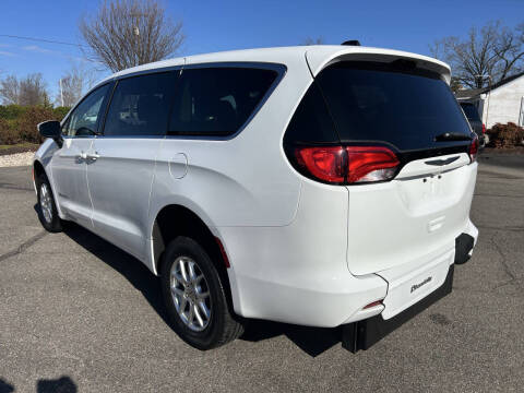 2023 Chrysler Voyager LX