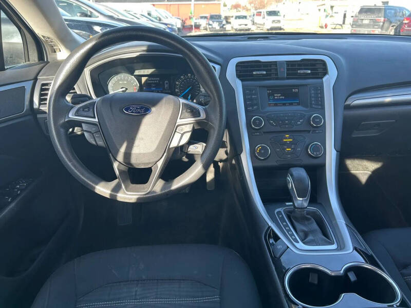 2016 Ford Fusion SE