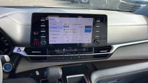 2022 Toyota Sienna LE 8-Passenger