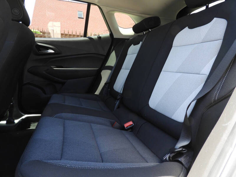 2025 Chevrolet Trax LS