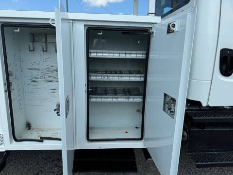 2013 Freightliner M2 106