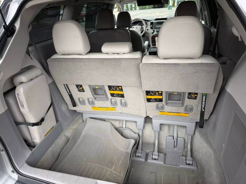 2011 Toyota Sienna XLE 8-Passenger