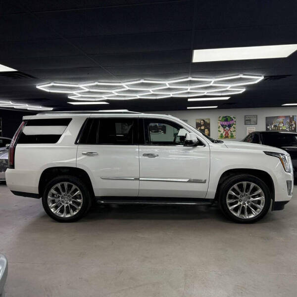 2017 Cadillac Escalade Luxury