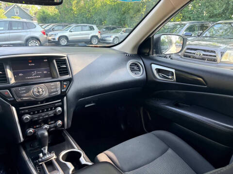 2020 Nissan Pathfinder SV