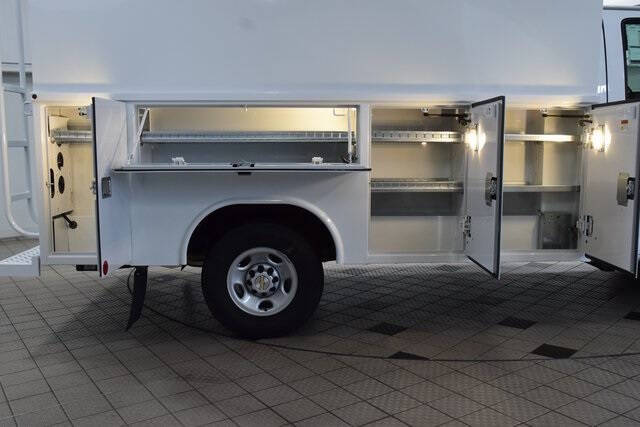 2025 Chevrolet Express 3500