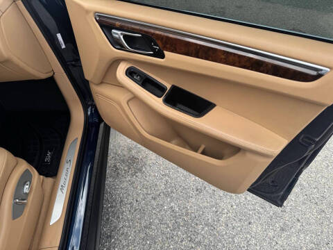 2015 Porsche Macan S