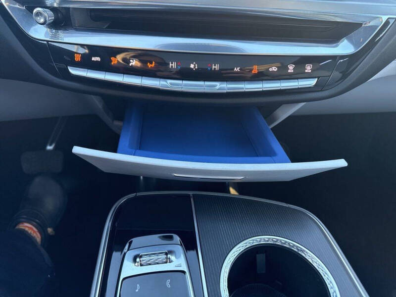 2024 Cadillac LYRIQ Luxury 1