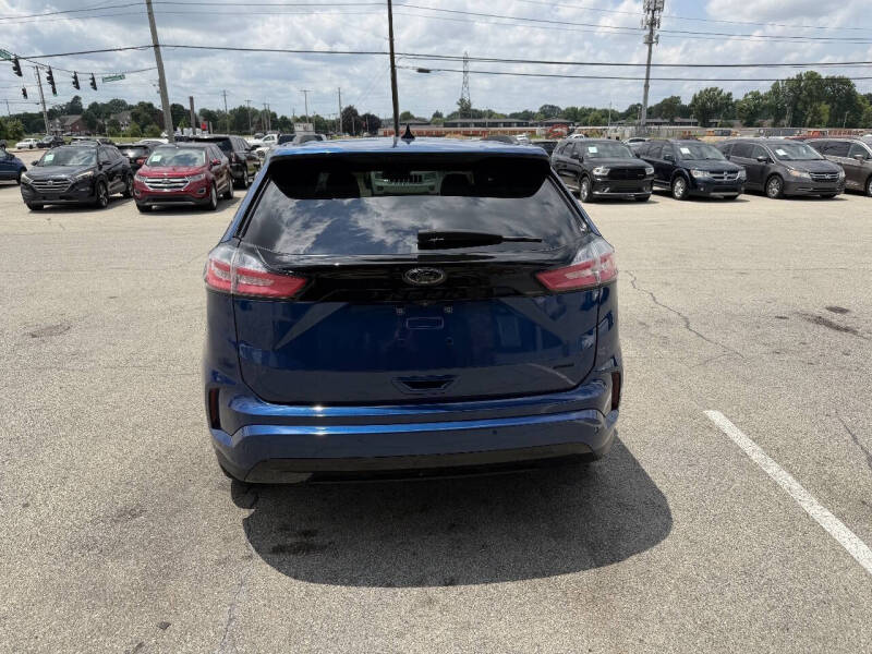 2022 Ford Edge SE
