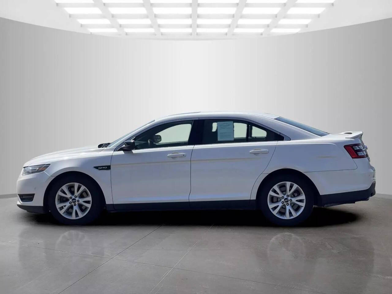 2015 Ford Taurus for sale at Used Cars Toledo in Oregon, OH