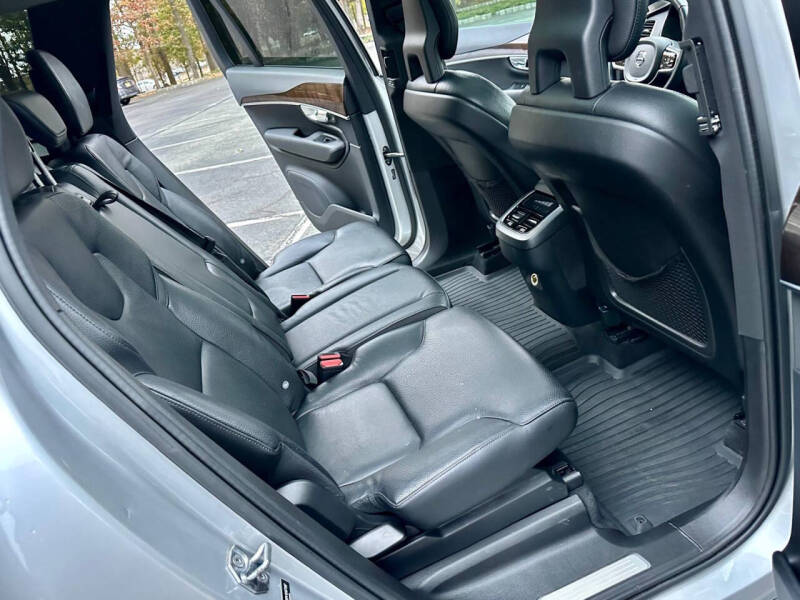 2016 Volvo XC90 T6 Momentum