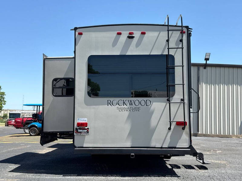 2017 Rockwood 8244BS