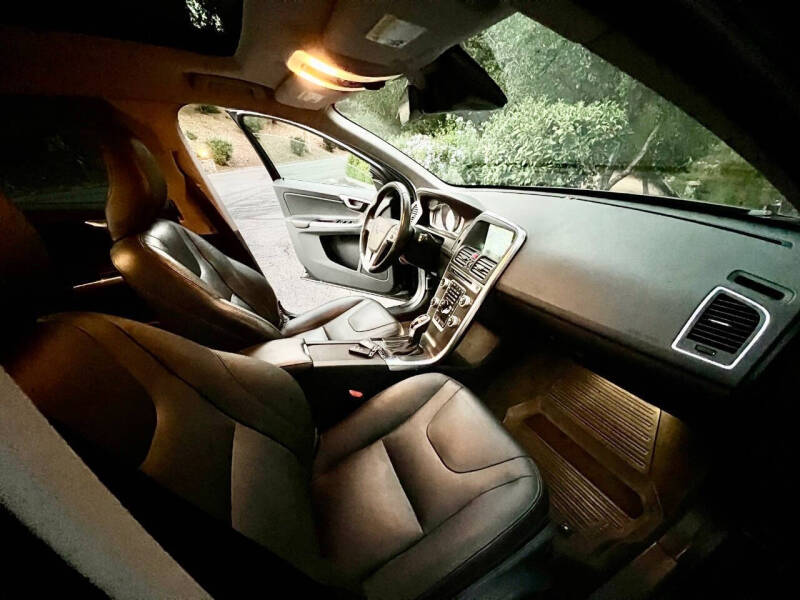 2016 Volvo XC60 T6 Drive-E