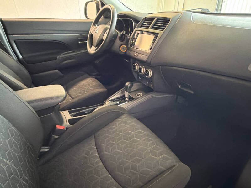 2023 Mitsubishi Outlander Sport ES