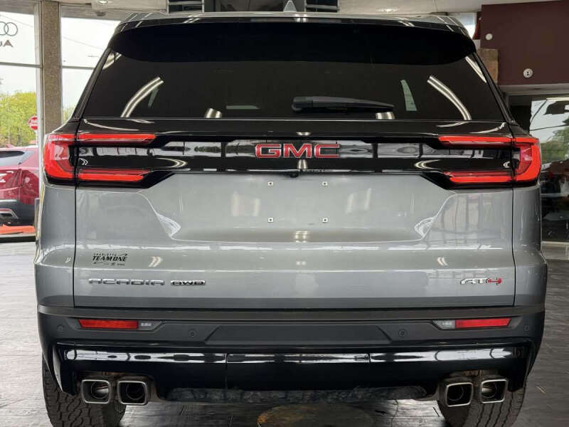 2024 GMC Acadia AT4
