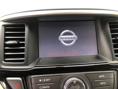 2017 Nissan Pathfinder SV