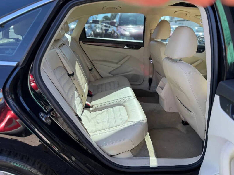 2012 Volkswagen Passat SEL Premium PZEV