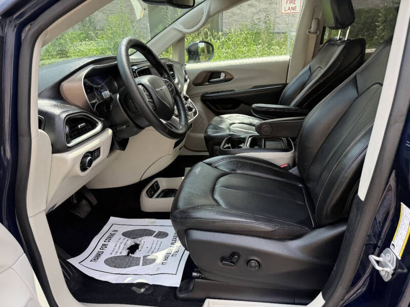 2020 Chrysler Voyager LXi