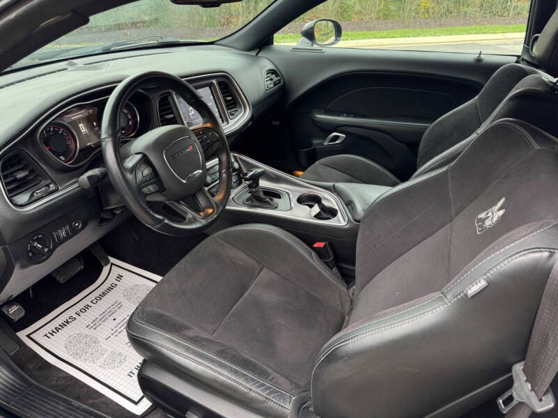 2017 Dodge Challenger 392 HEMI Scat Pack Shaker