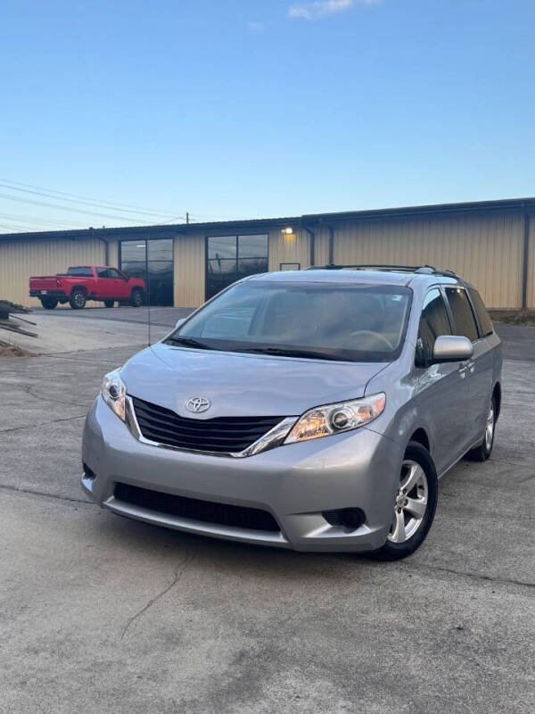 2014 Toyota Sienna LE 8-Passenger