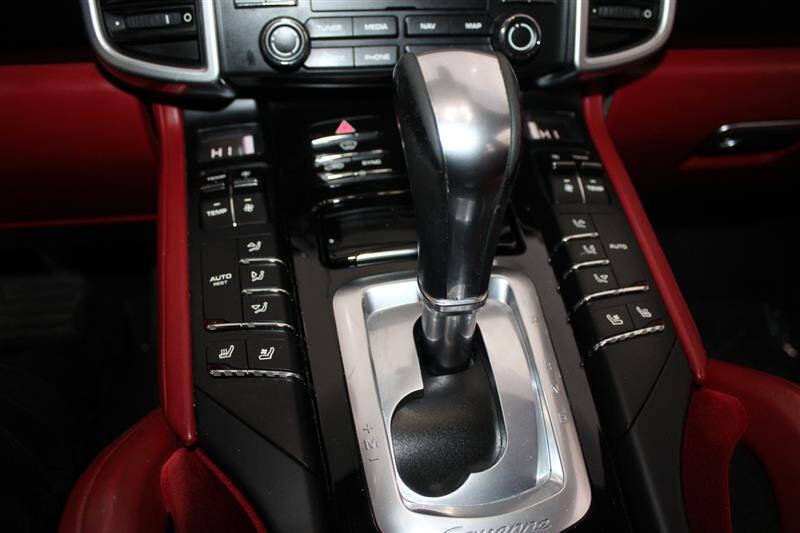 2017 Porsche Cayenne Platinum Edition