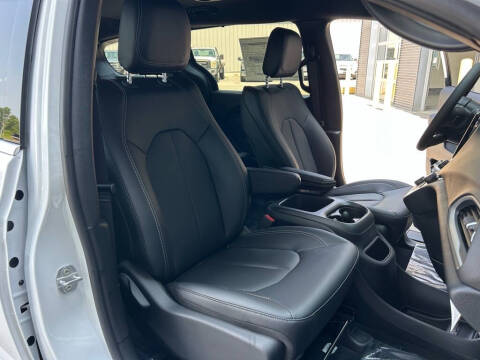 2025 Chrysler Voyager LX