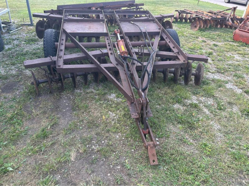 1900 International DISK for sale at NOEL'S AUTO SALES in Curryville MO