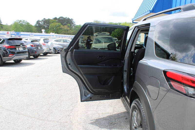 2023 Nissan Pathfinder SV