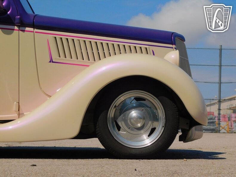 1935 Ford Tudor