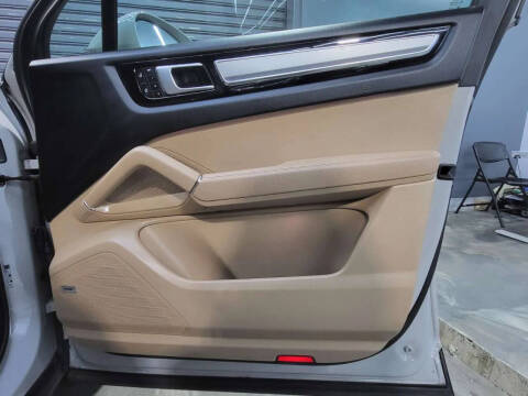 2023 Porsche Cayenne Coupe Platinum Edition